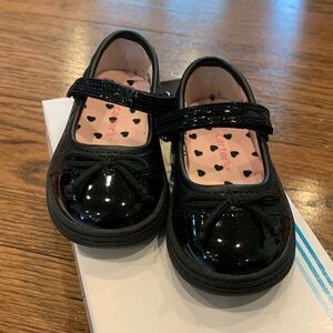 Carter’s girls shoe NWT - size 5T